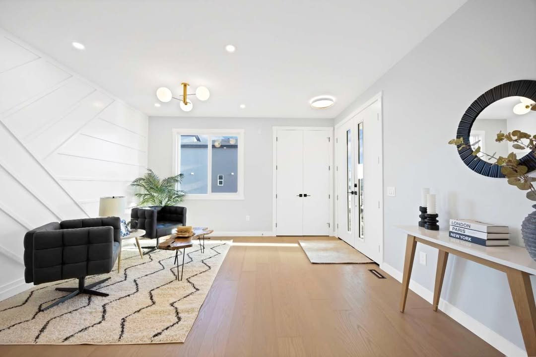 Luxury entryway staging